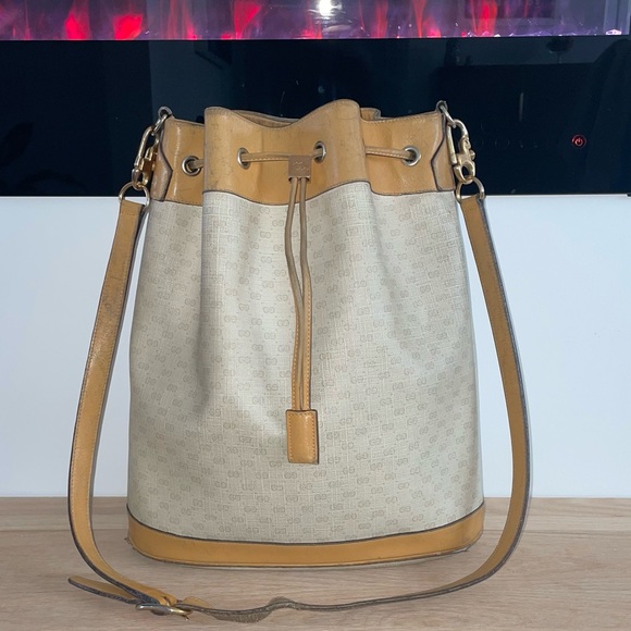 Authentic Gucci Vintage White Monogram Canvas Drawstring Bucket Bag - Picture 6 of 16
